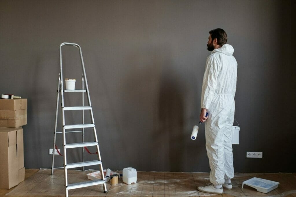Quel Mur Peindre En Foncé Dans Un Salon Pour Créer Une Ambiance Élégante